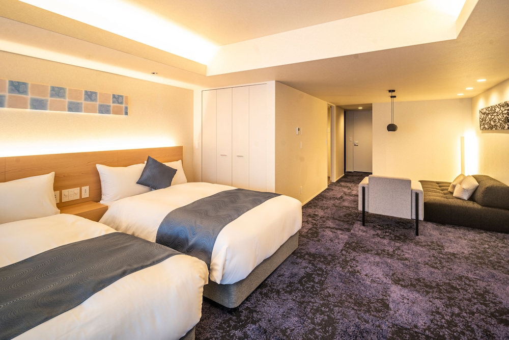 DELUXE, TWIN BEDS