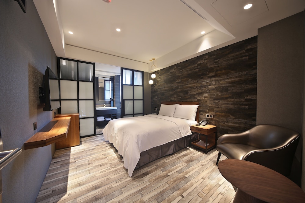 Micro Hotel 7/27