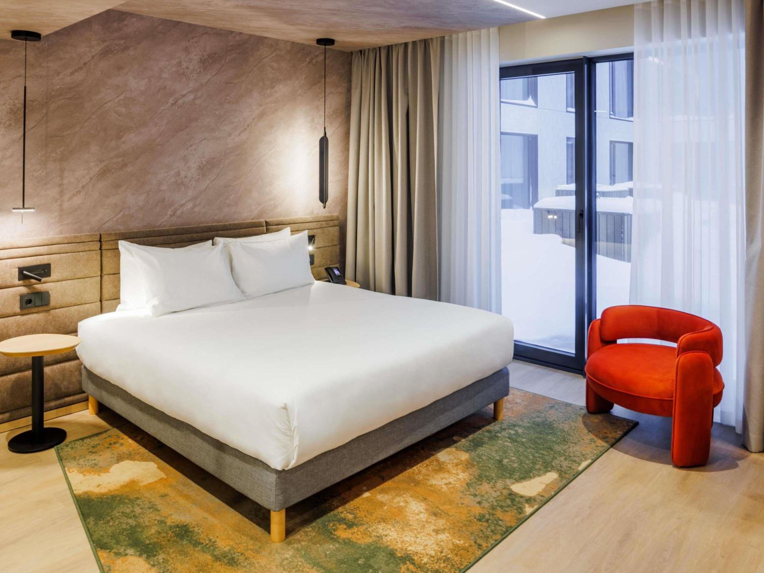 EXECUTIVE, FAMILY, KING BED, SOFA