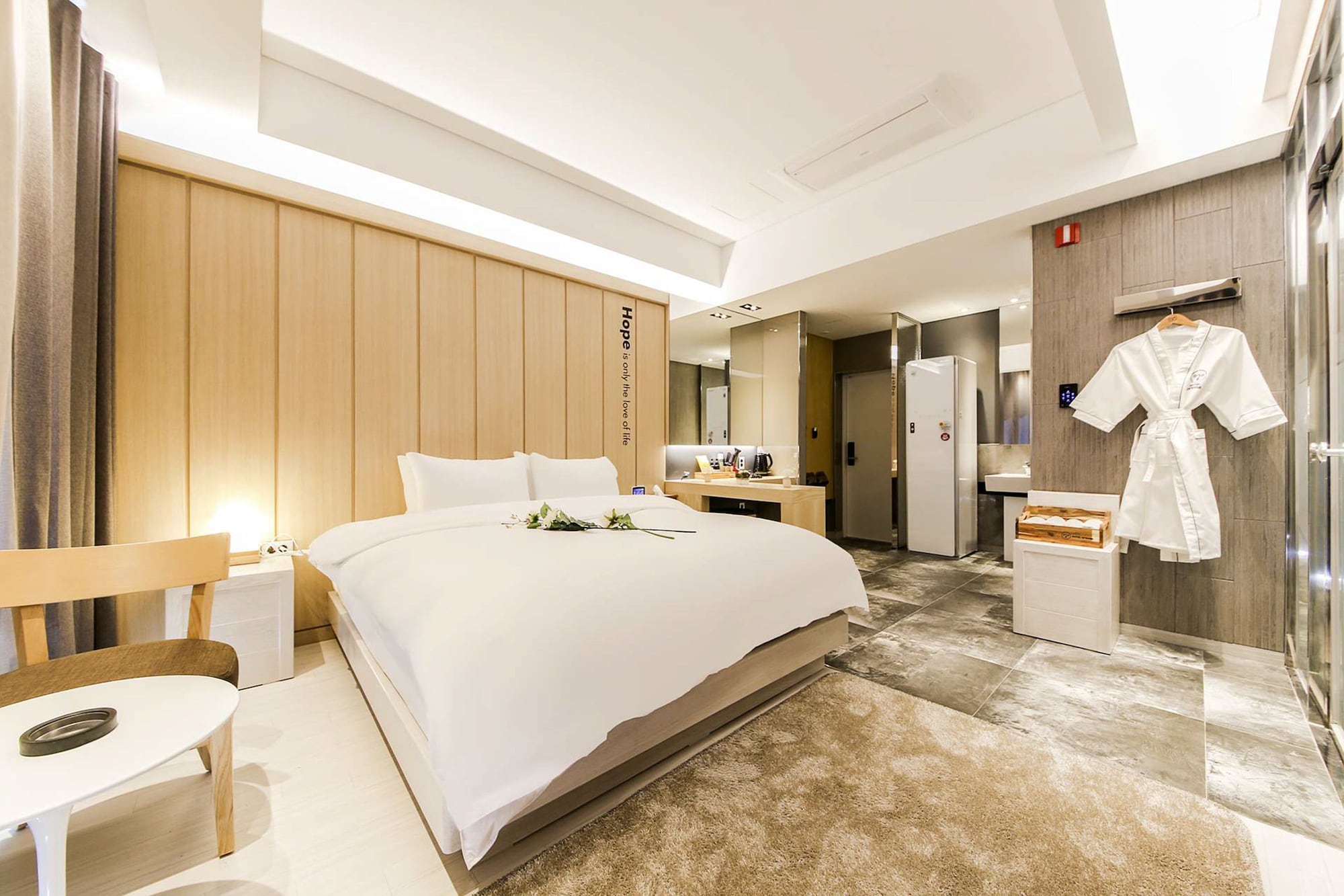 DELUXE, DOUBLE BED