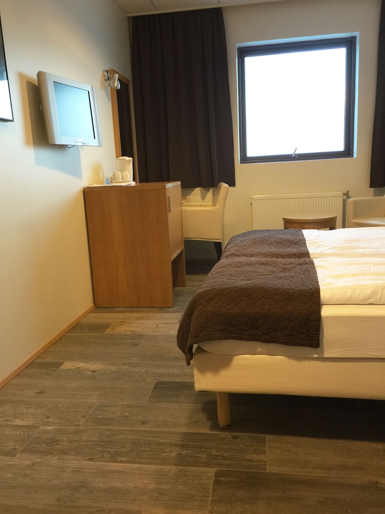 Cabin Hotel 21/71
