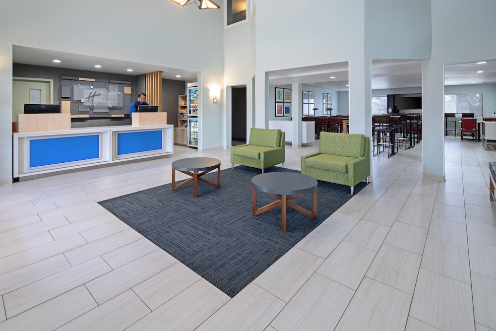 Holiday Inn Express Watsonville 11/52