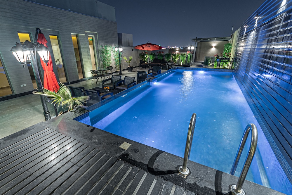 Land Walk Al Taawoun Hotel 44/62
