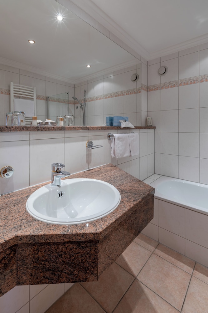 Sackmanns Wanderhotel Lowen 18/19