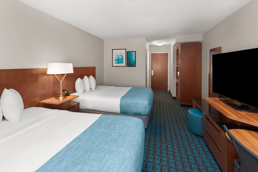 Wingate by Wyndham Oshkosh 16/51