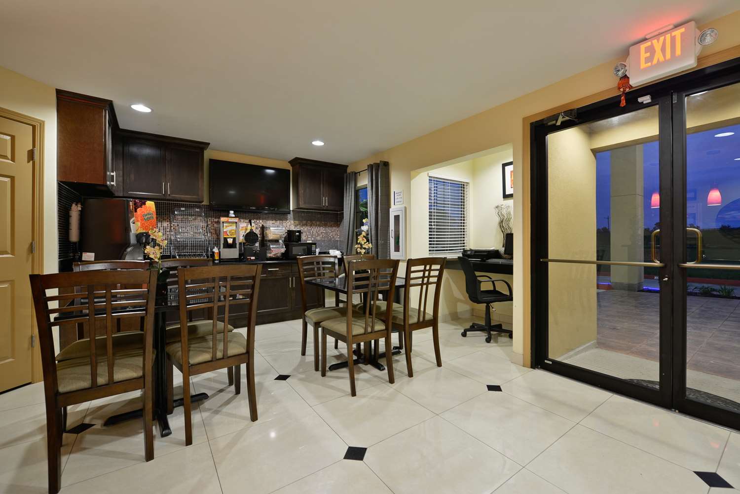 Americas Best Value Inn Suites Lake Charles At I 210 Exit 11 8/9