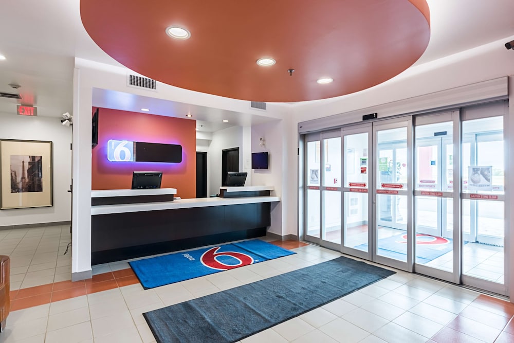 Lobby at Motel6 Moosomin, SK, MOOSOMIN - SK