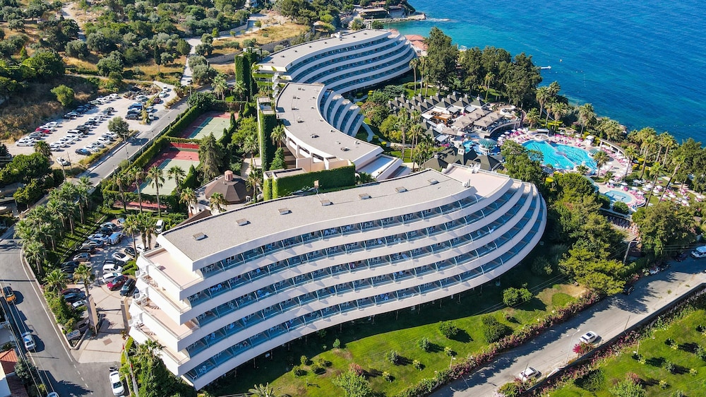 Grand Blue Sky International in KUSADASI