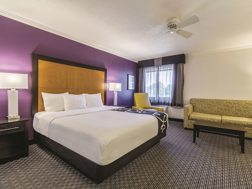 La Quinta Inn & Suites by Wyndham Cleveland - Airport North 13/44