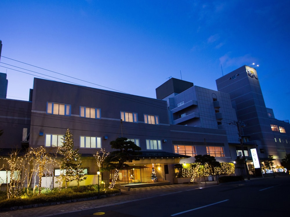 Hanabishi Hotel 4/70
