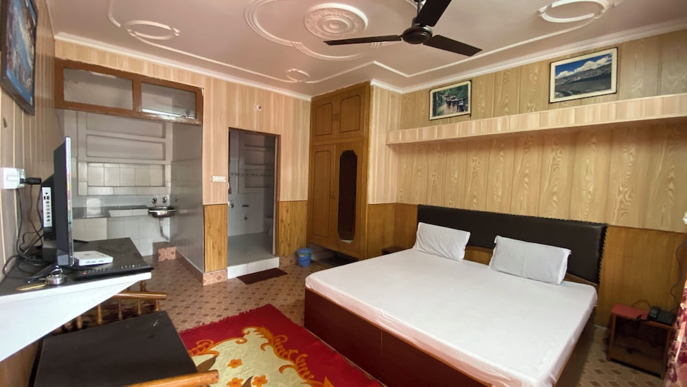 Hotel Ekant Lodge 24/50