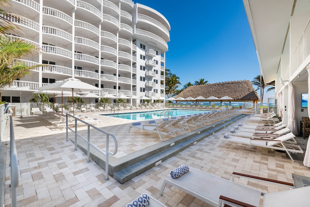 Beachcomber Oceanfront Resort Villas 12/71