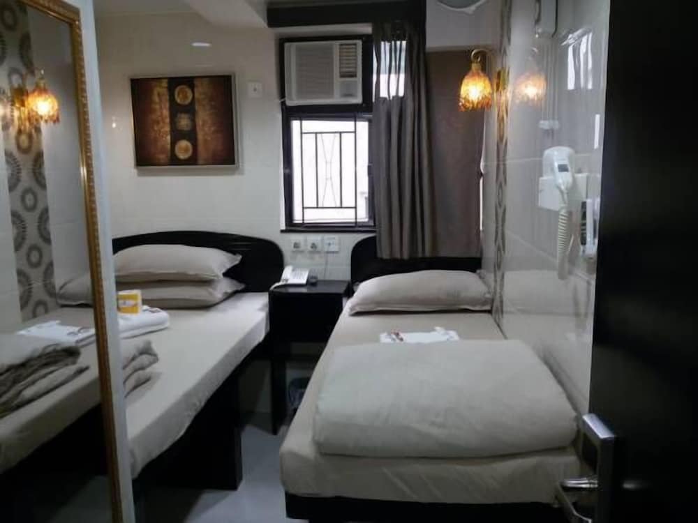 Aashiana Hotel 12/33