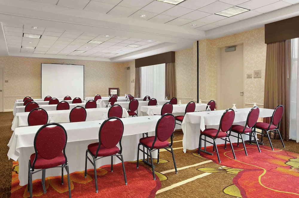 Hilton Garden Inn San Francisco Airport North 42/56
