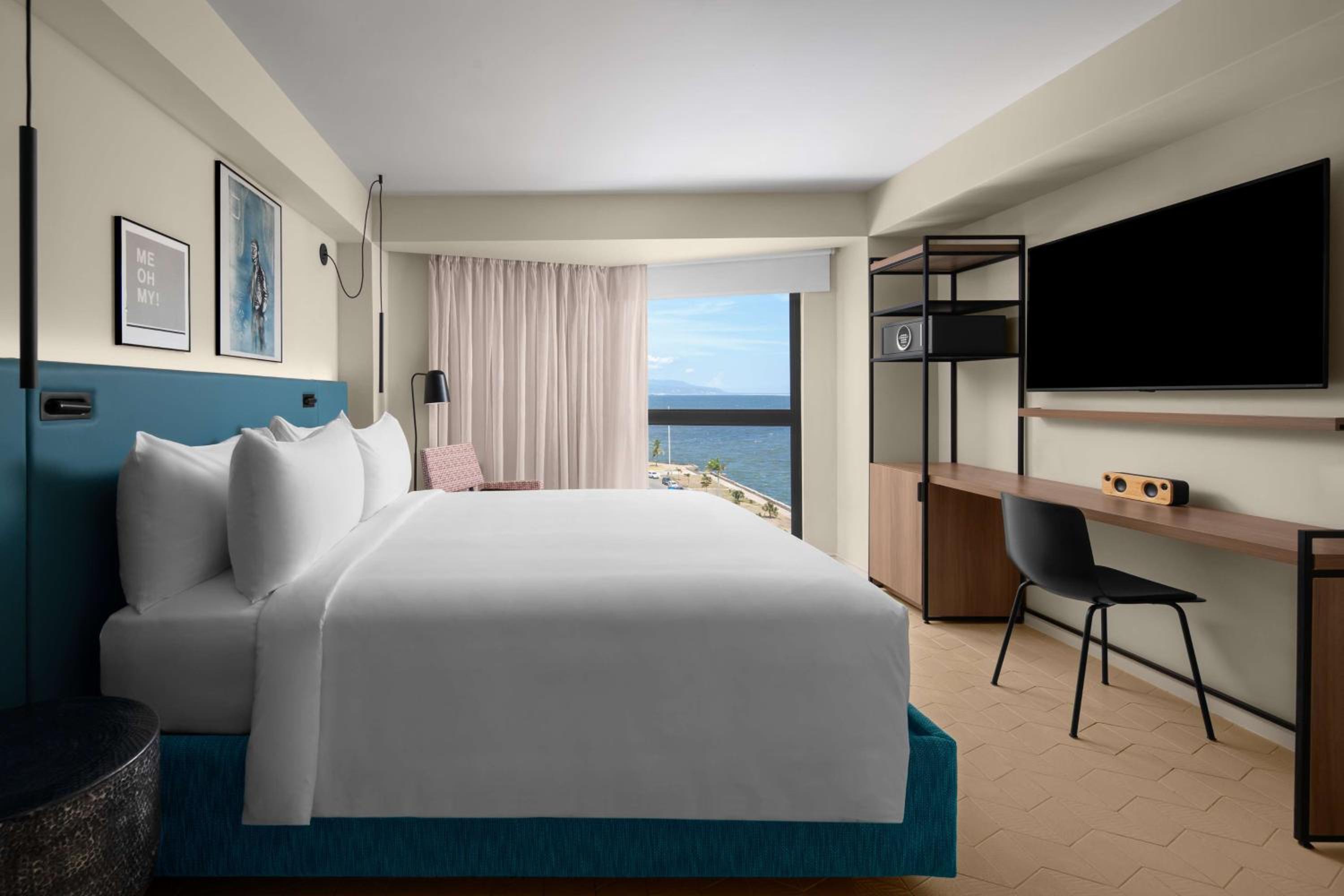 1 BEDROOM, SUITE, KING BED, OCEAN FRONT, BALCONY