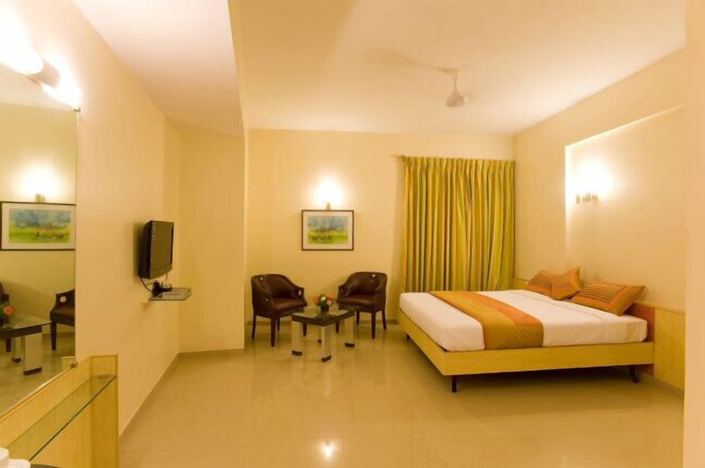 PREMIUM, SUITE, QUEEN BED, CITY VIEW, PRIVATE BATHROOM