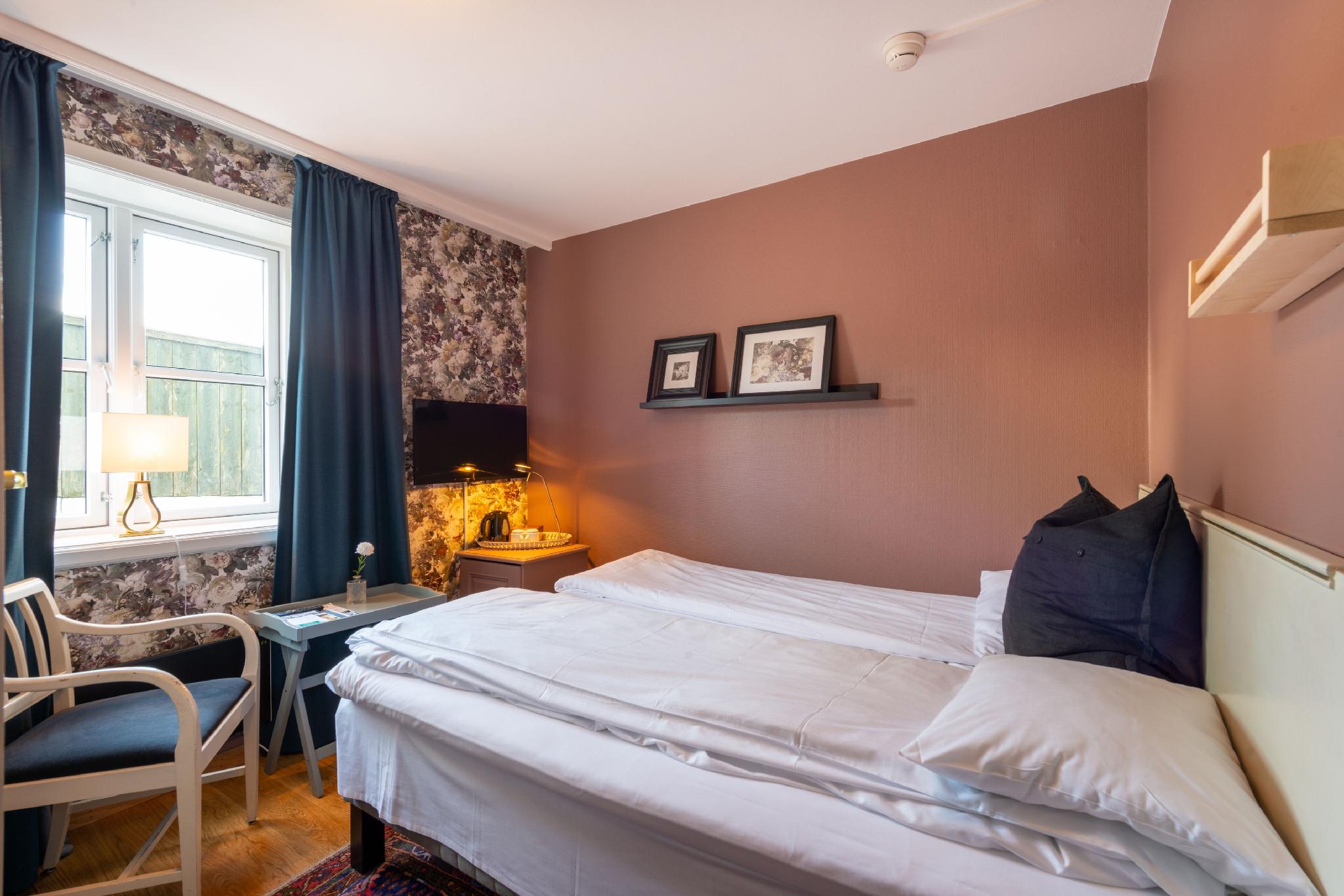 Mini, Double Bed