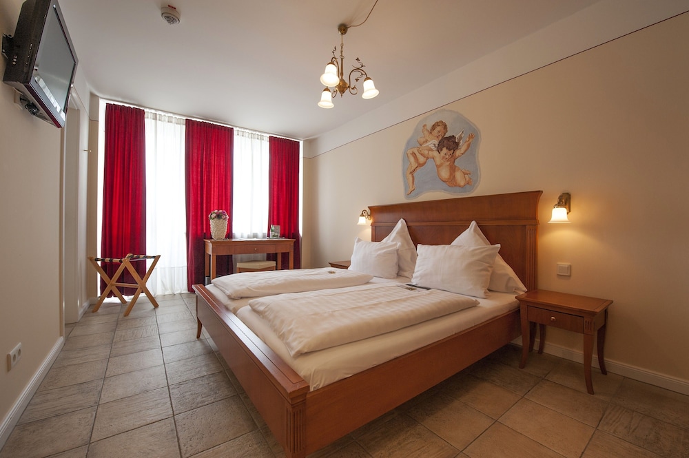 Xii Apostel Hotel Albergo 12/47