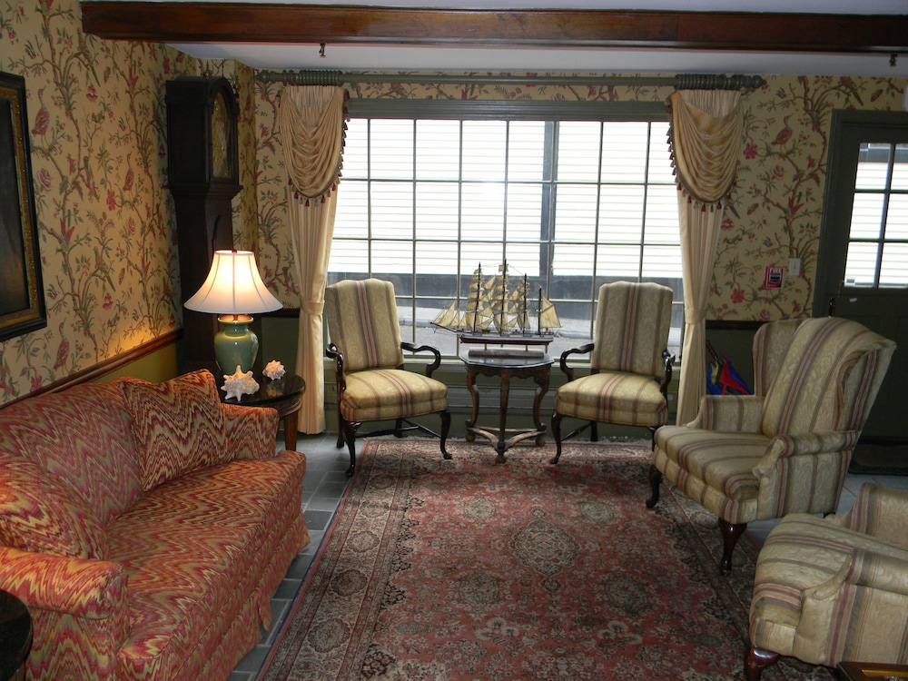 Americas Cup Inn 55/81