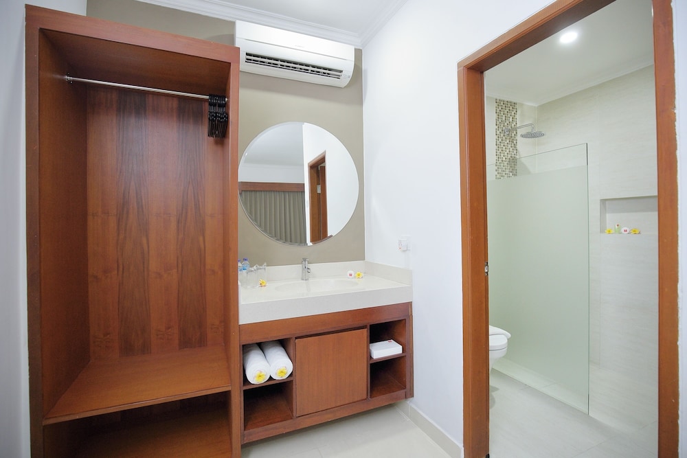 DEWI SRI HOTEL 42/70