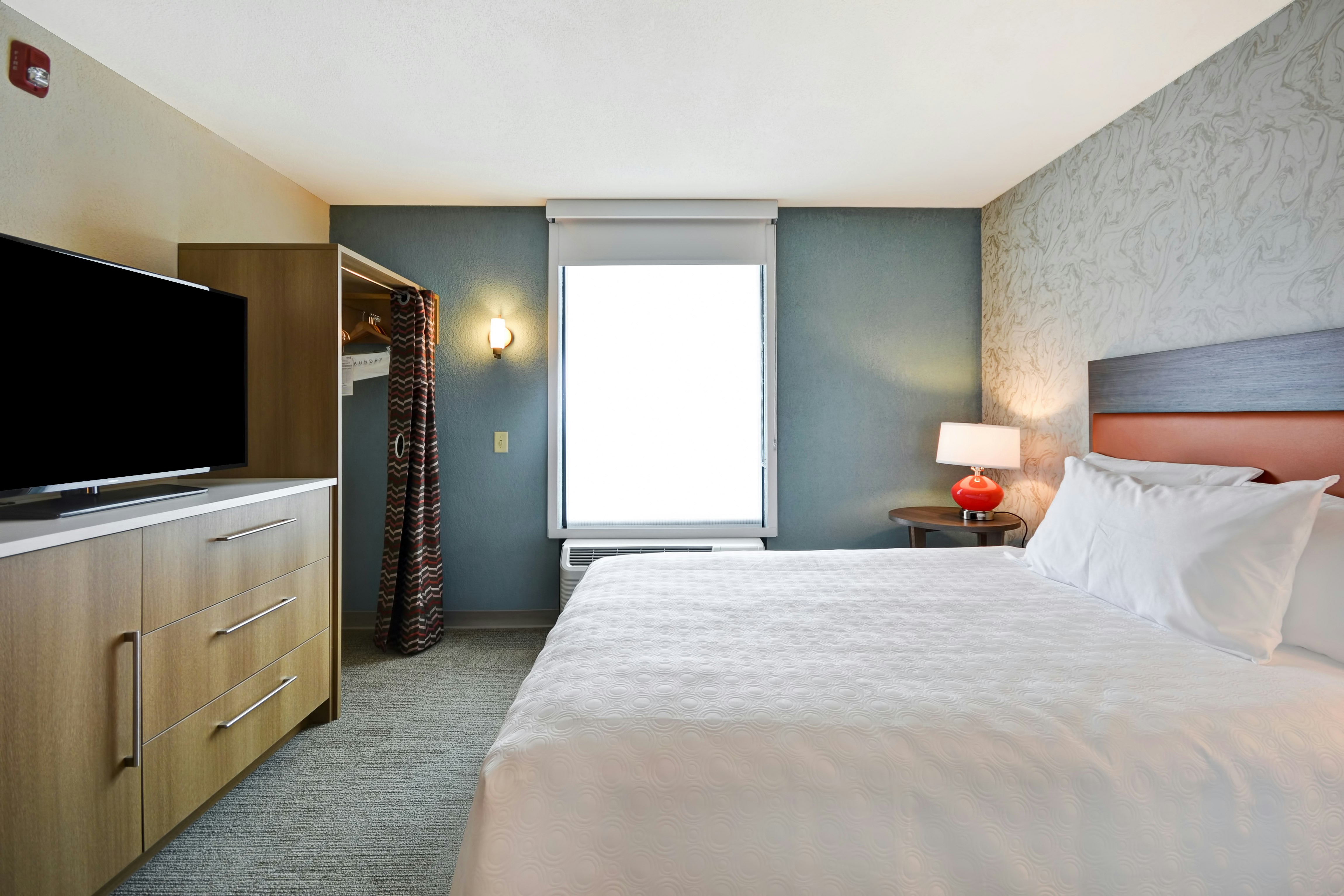 STUDIO, SUITE, KING BED