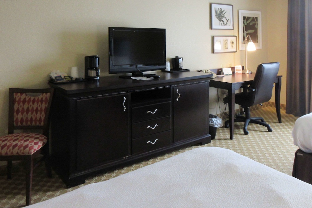 Quality Inn & Suites Alexandria MN 10/31