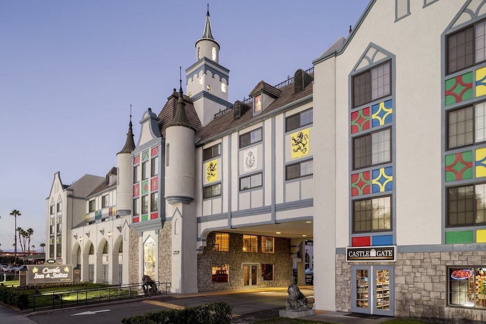 Castle Inn And Suites 27/38