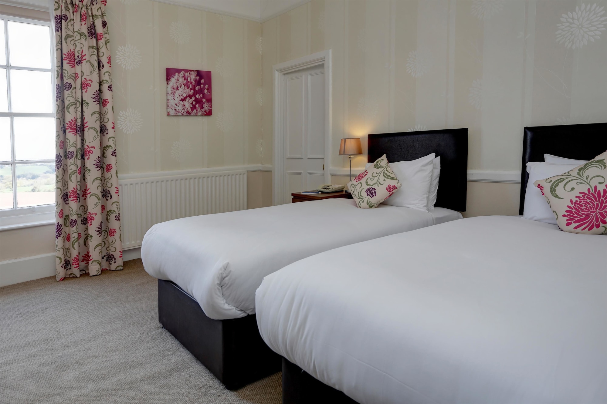 Comfort, Twin Beds