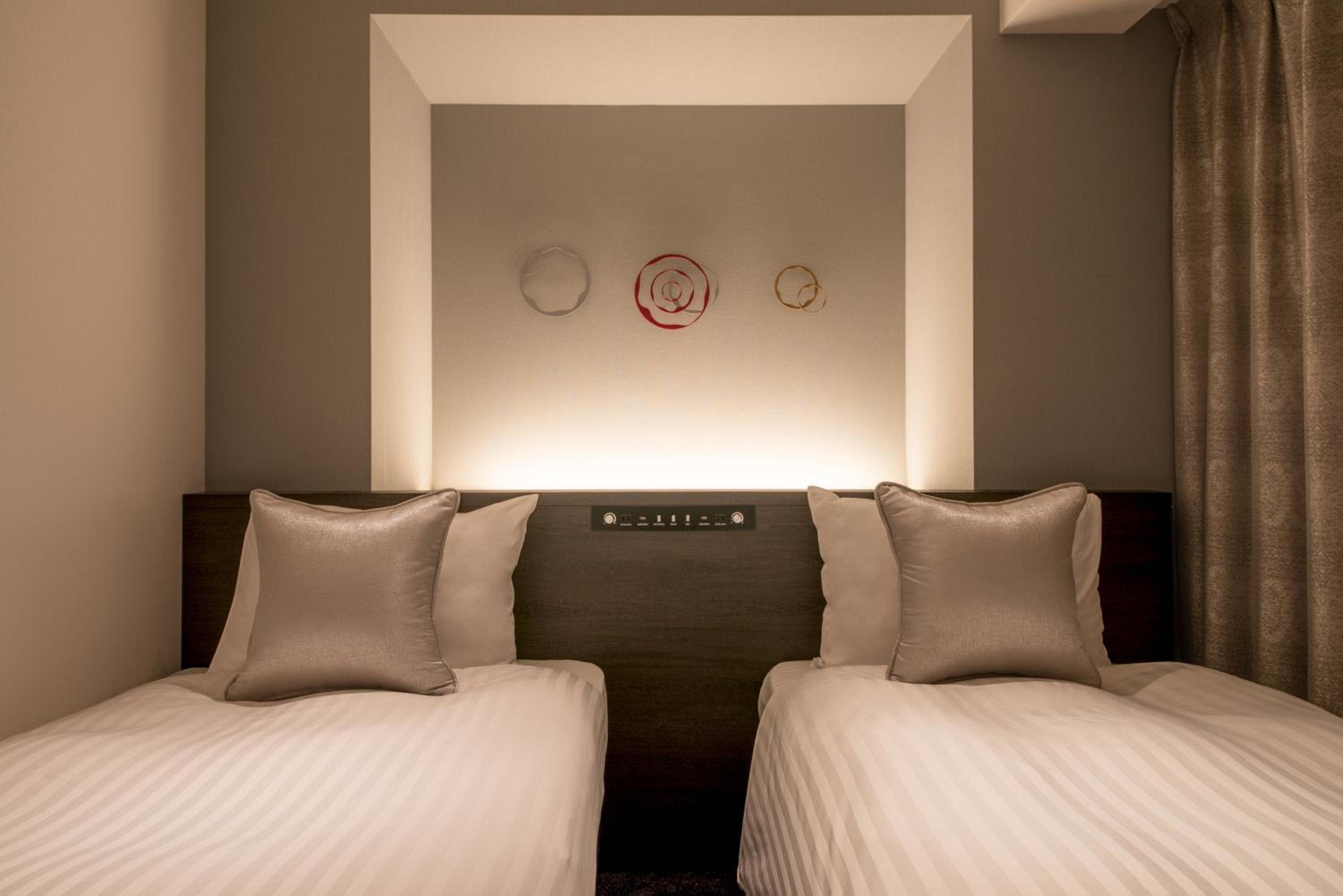 MODERATE, TWIN BEDS