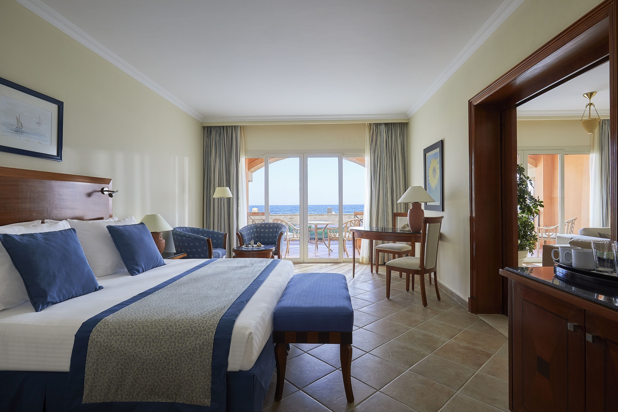 JUNIOR SUITE