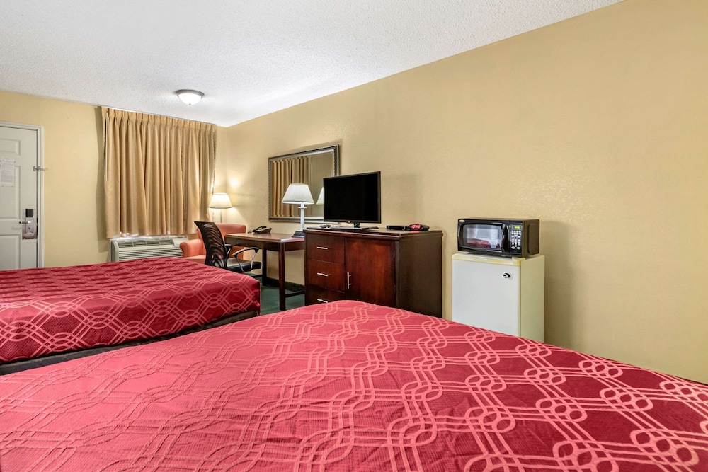 Econo Lodge Junction 7/15