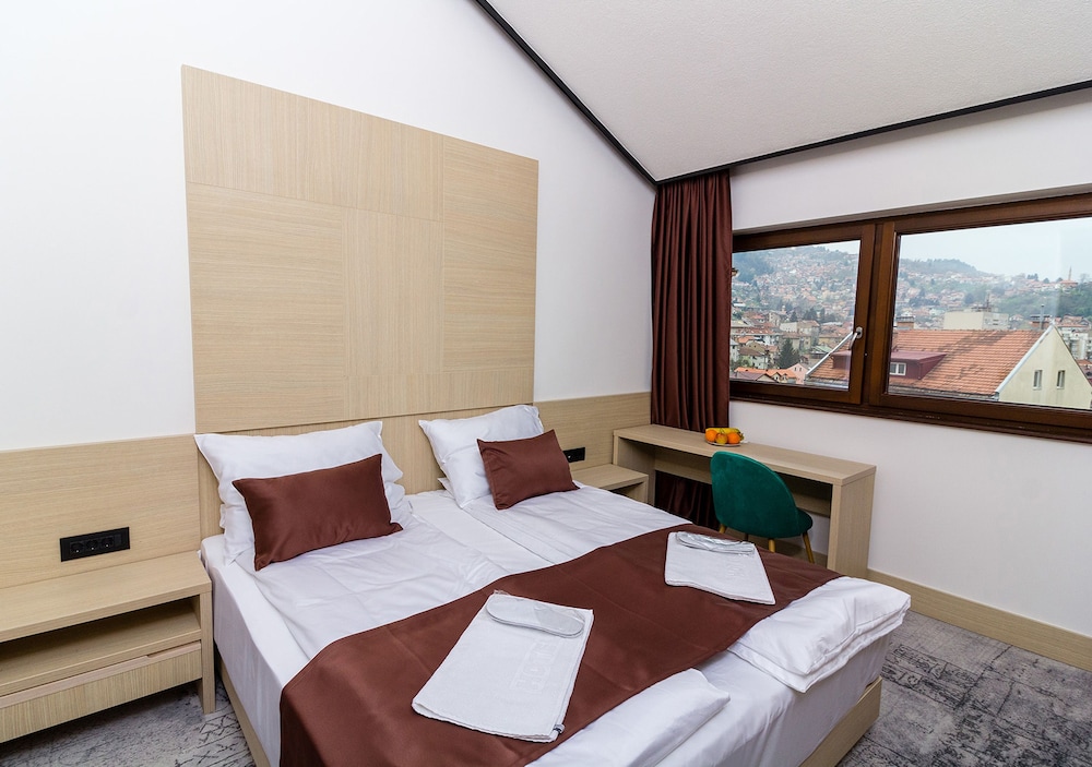Hotel Boss 16/50