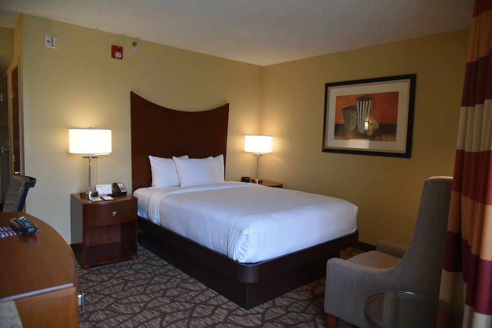 غرفة بسرير كوين لذوي الإعاقة، Doubletree Hotel Murfreesboro 3/9