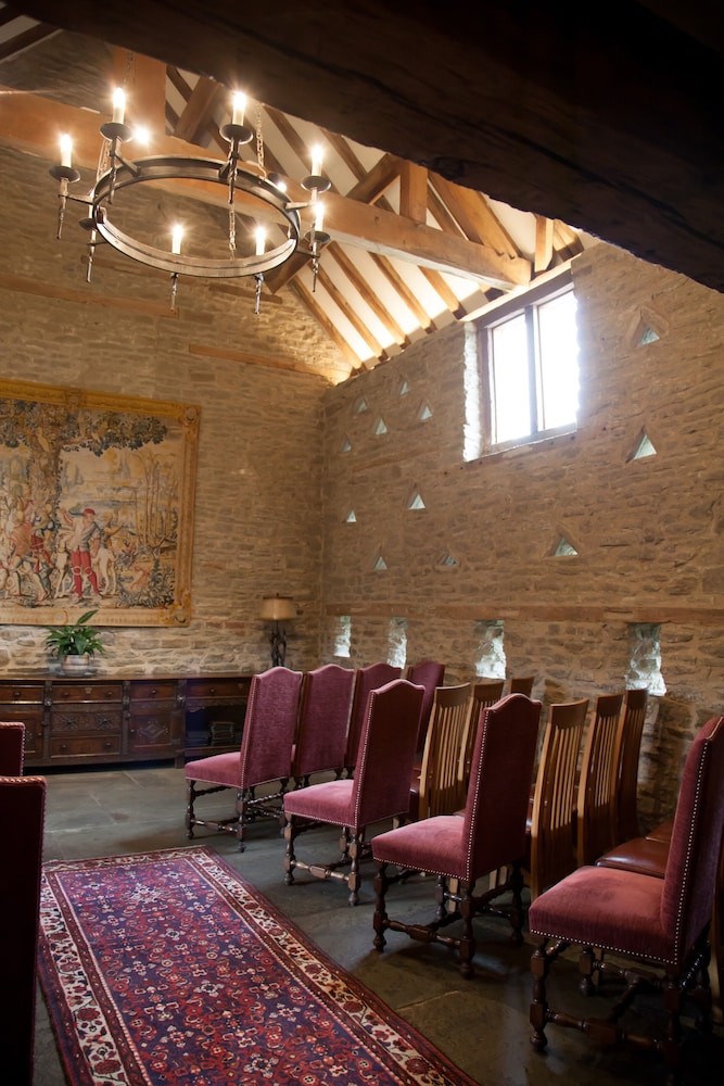Old Downton Lodge 33/50