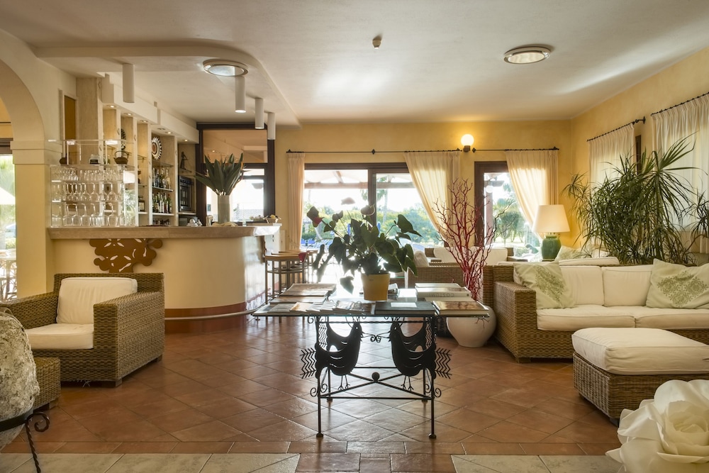 Lantana Resort Hotel and Apartments 40/68