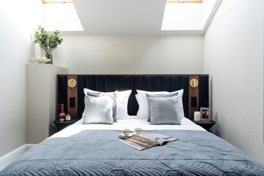 Superior, Studio, Suite, Queen Bed