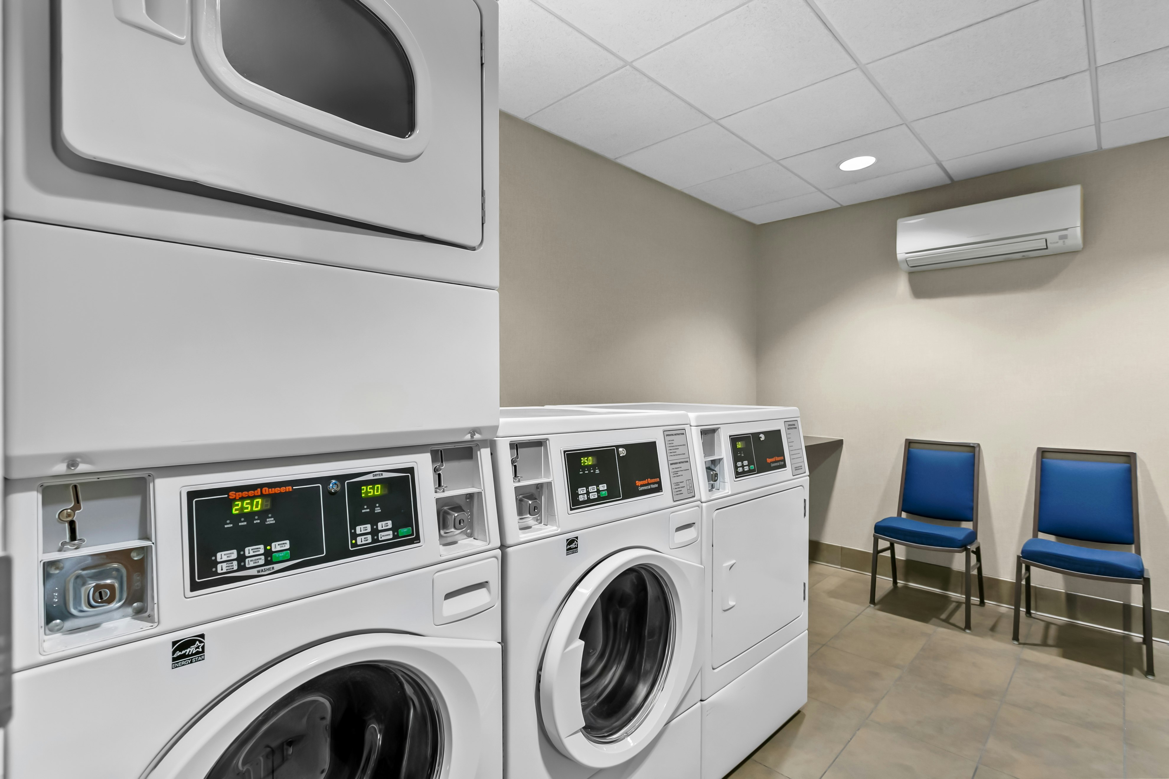 Hampton Inn Suites Baltimore Woodlawn 27/34