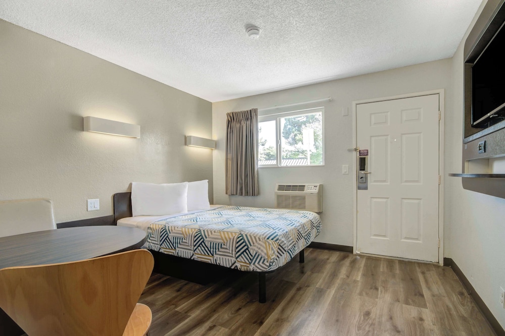 Motel6 San Jose, CA - Airport 32/54