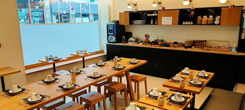restaurant cafeteria