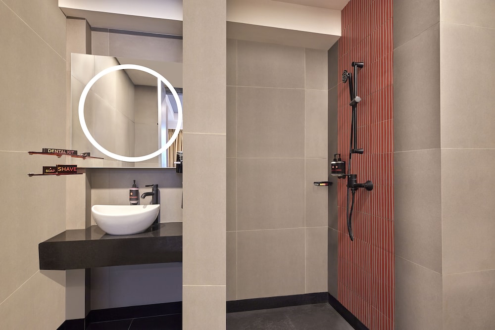 1 Bedroom, Executive, Suite, Queen Bed, Ginger Noida Sector 133 3/3