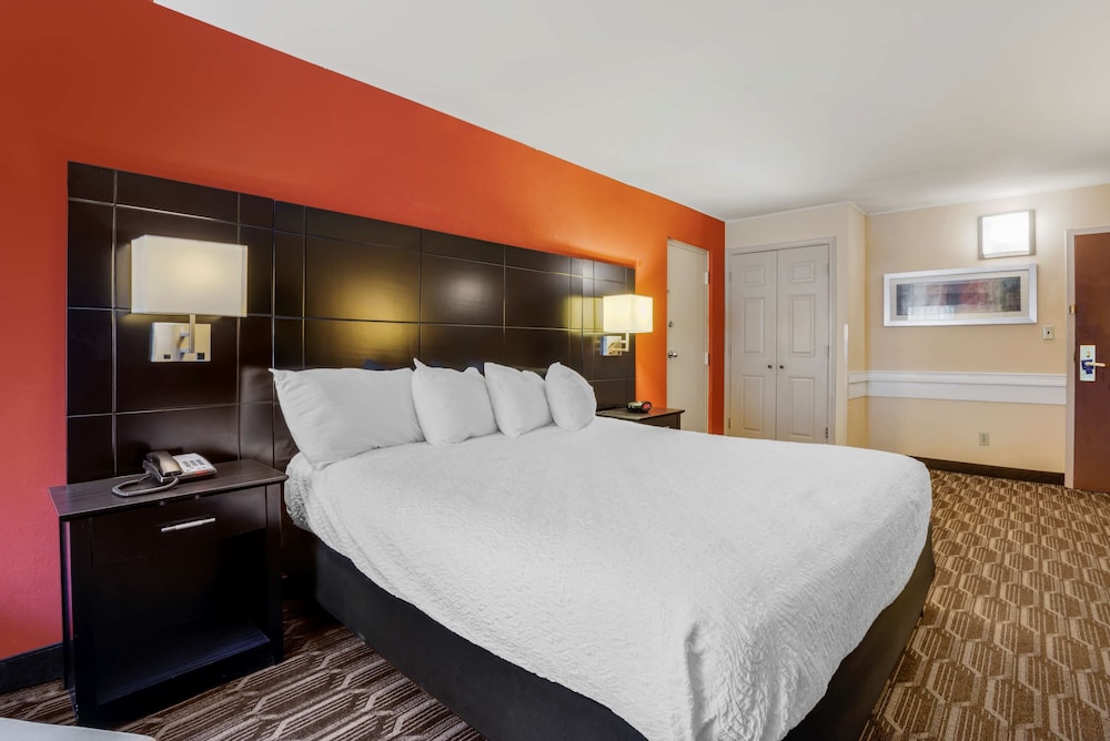 Best Western Plus Poconos Hotel 24/43
