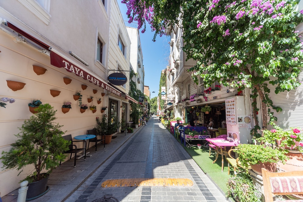 TAYA HATUN HOTEL 56/62
