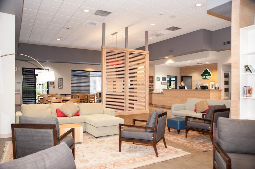 GreenTree Inn and Suites Phoenix Sky Harbor 39/65