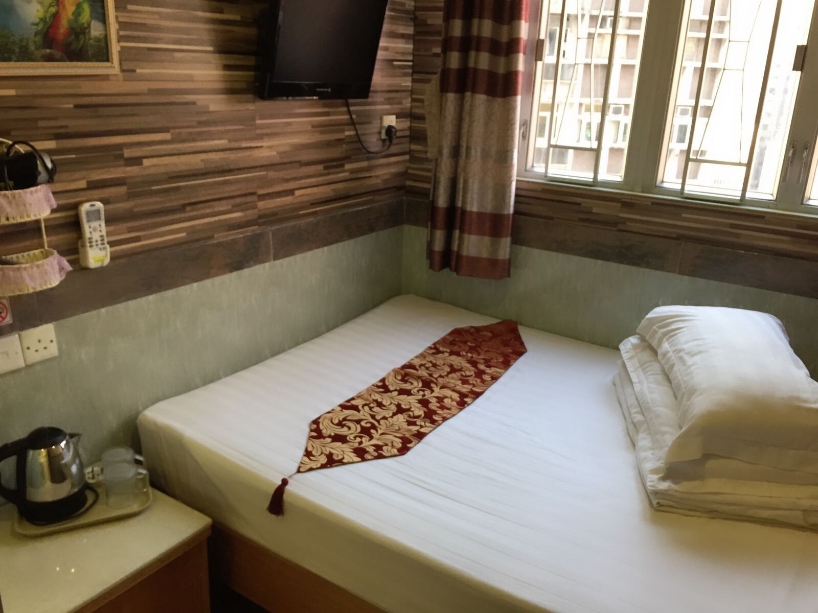 ROOM, DOUBLE BED
