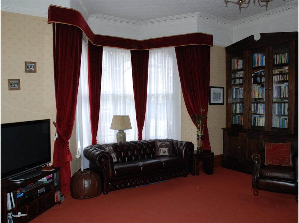 Tanes Hotel 4/61