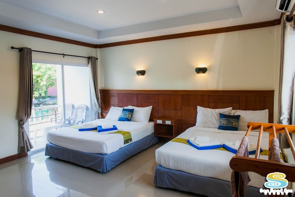 DELUXE, DOUBLE BED, BUILDING
