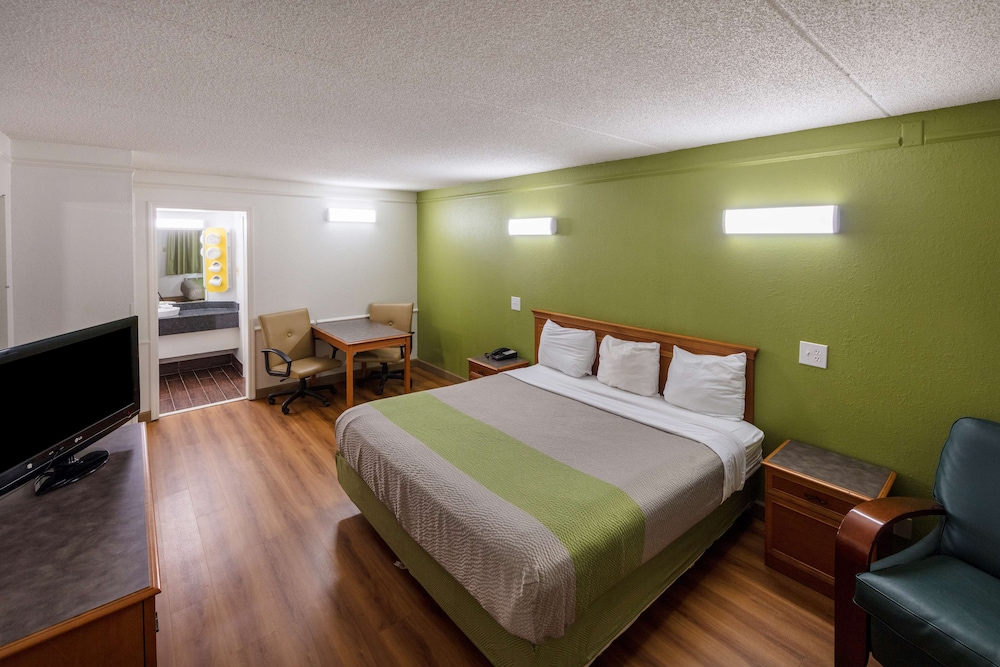 Motel6 Knoxville, TN 29/46