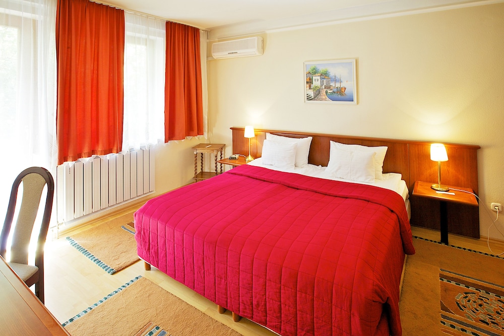 Gold Hotel Budapest 8/68
