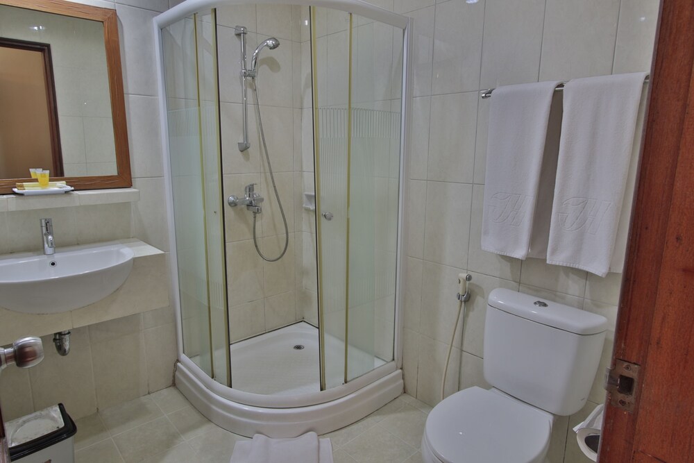 The Jayakarta Inn & Villas Cisarua 32/33