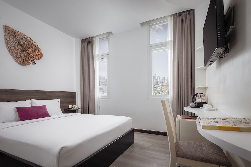 KING GRAND BOUTIQUE HOTEL 12/73